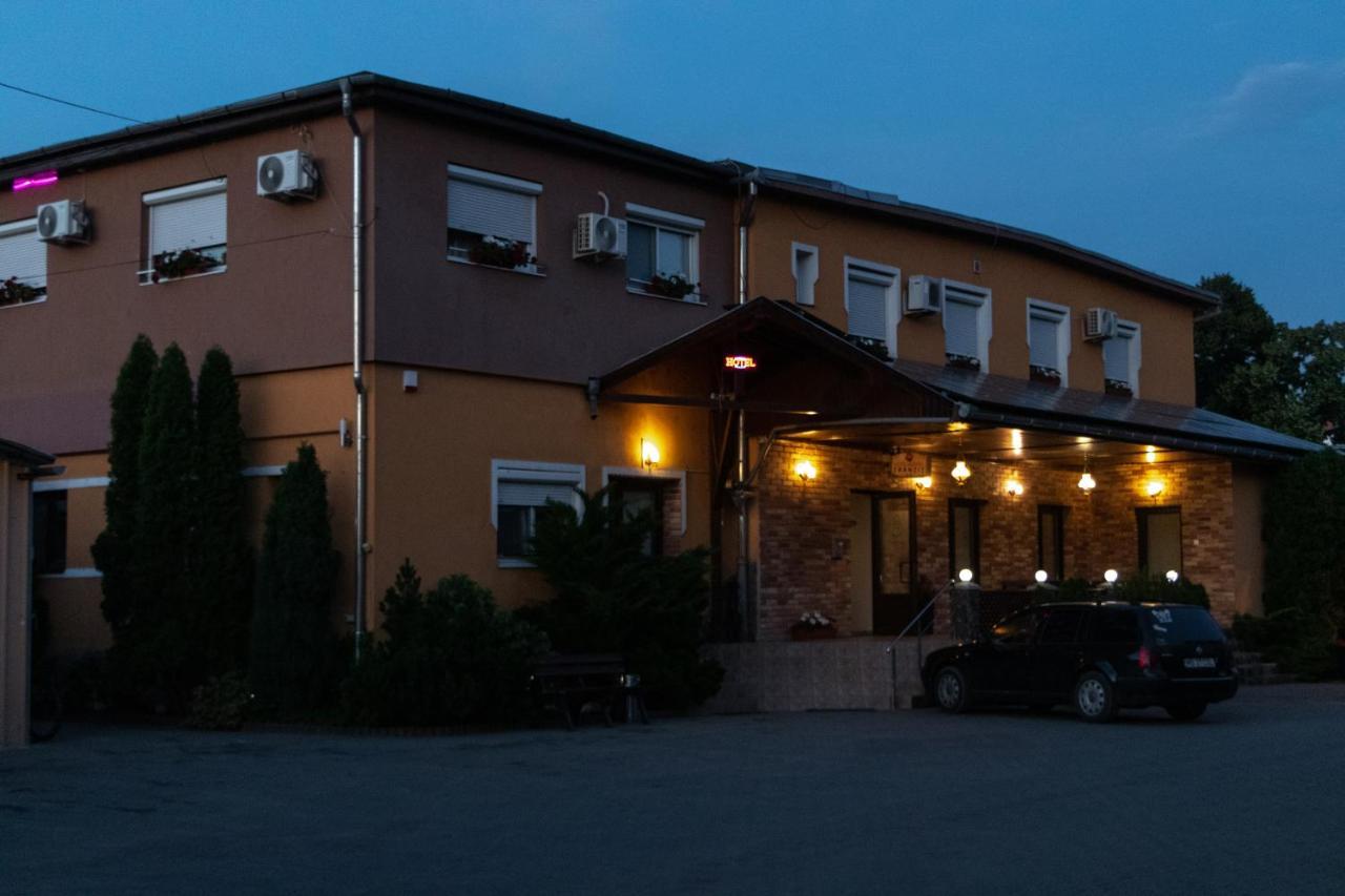 Hotel Tranzit Odorheiu Secuiesc Exterior photo